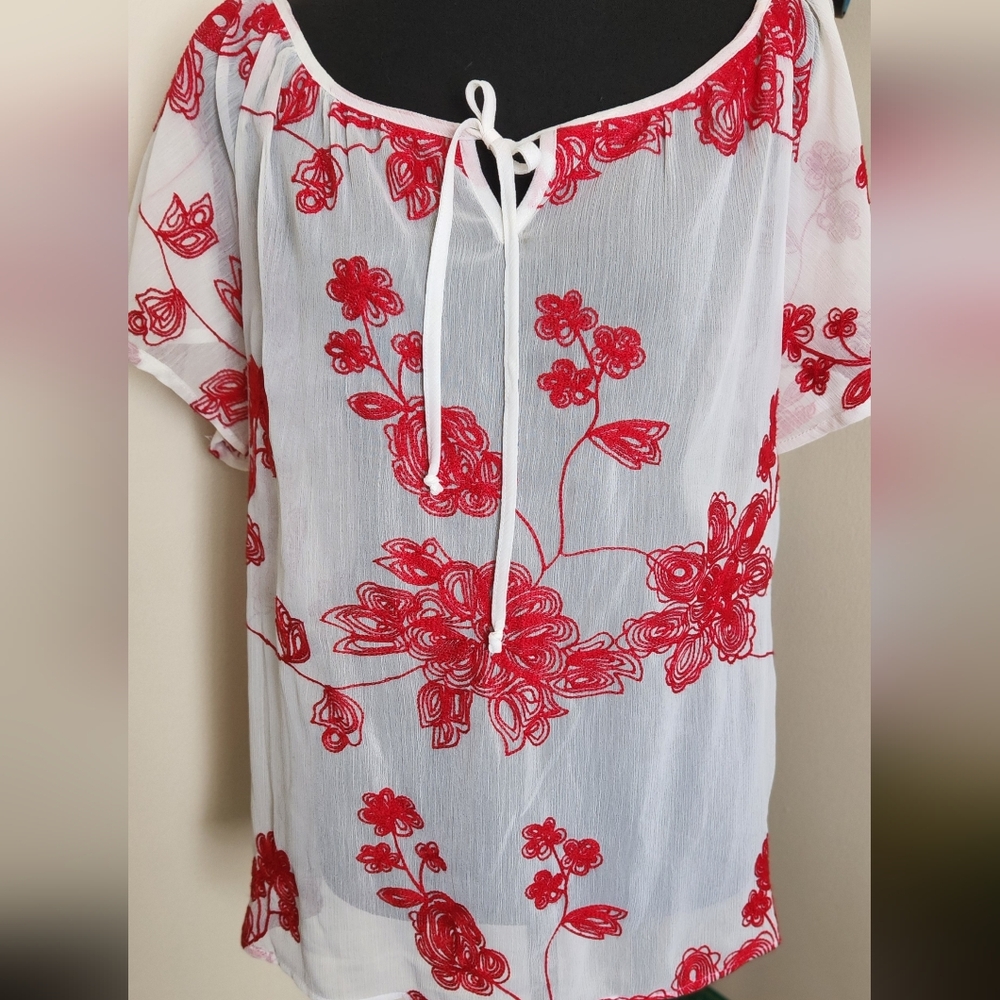 Floral Red and White Women's Top